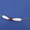 Zarte Kette mit Rubin und weißem Chalcedon