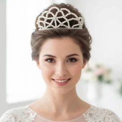 Zarte Perlen-Tiara für Bräute – Ivory Dream Hochzeitsschmuck mit Kristallakzenten