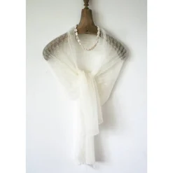 Zarter Brautschal aus Kid-Mohair in Ivory, sommerliche Hochzeit-Stola, duftiges Tuch