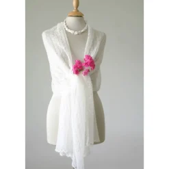 Zarter Brautschal aus Kid-Mohair in Ivory, sommerliche Hochzeit-Stola, duftiges Tuch