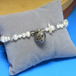 zartes Armband, Silberherz, Süßwasserperlen, Glasschliffperlen, Perlmutt, weiß, silber, Armschmuck, Perlenarmband