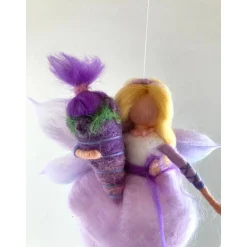 zartlila gefilzte Schultütenfee