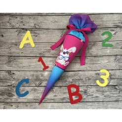 zauberhafte Schultüte / Zuckertüte mit Hase auf Farbverlauf Pink Türkis