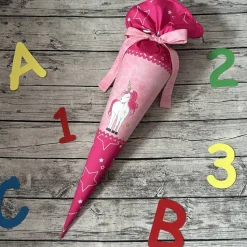 zauberhafte Schultüte / Zuckertüte in Pink mit Sternen mit Einhorn Motiv Herzen Glitzer