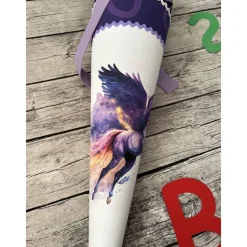zauberhafte Schultüte aus Stoff mit Pegasus in Lila