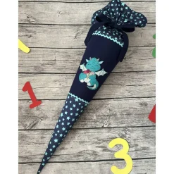 zauberhafte Schultüte aus Stoff mit Drache und Sternen