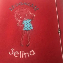 *Zeugnismappe DIN  A4 * gestickt auf rotem Filz *Schulstart * *Einschulung *  personalisierbar mit Namen * Geschenk *