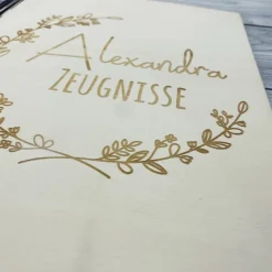 Zeugnismappe personalisiert aus Holz | Geschenk zum Schulstart | Zeugnisordner mit Namen | Einschulungsgeschenk