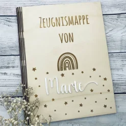 Zeugnismappe personalisiert aus Holz | Geschenk zum Schulstart | Zeugnisordner mit Namen | Einschulungsgeschenk