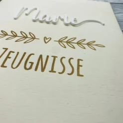 Zeugnismappe personalisiert aus Holz | Geschenk zum Schulstart | Zeugnisordner mit Namen | Einschulungsgeschenk