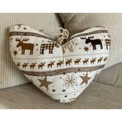 Zierkissen Herzform mit Wintermotiven und Verzierung