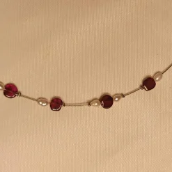 Zierliche Halskette Granat und Zuchtperlen
