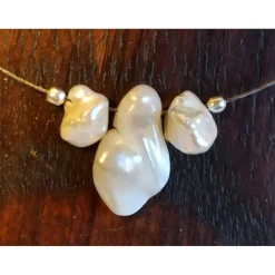 Zierliche Kurzkette mit Keshi-Perlen in weiß