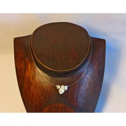 Zierliche Kurzkette mit Keshi-Perlen in weiß