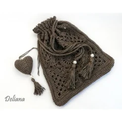 Zugbeutel, Geschenksäckchen, braun, glänzend mit Perlen und Quasten, Geschenkanhänger Herz, Handarbeit