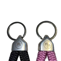 Zwei Schlüsselanhänger, Mr. und Mrs. zur Hochzeit, schwarz und altrosa, handgefertigt der Marke AlsterStruppi