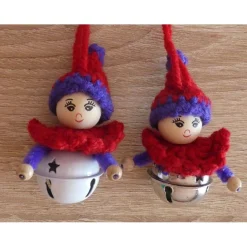 Zwei Wichtel mit Glöckchen zum Aufhängen - rot-lila