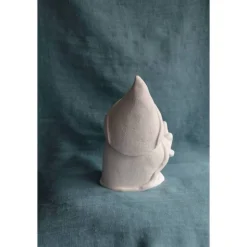 Zwerg Gnom mit Mittelfinger und Zunge